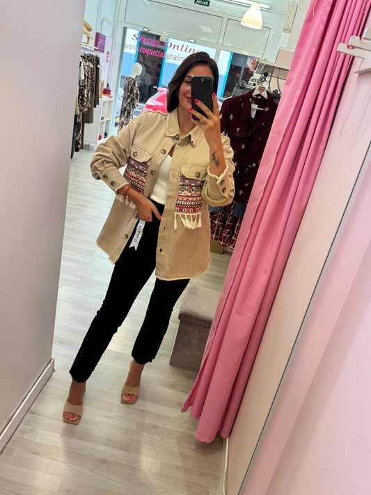 Chaqueta Bordada Pompones